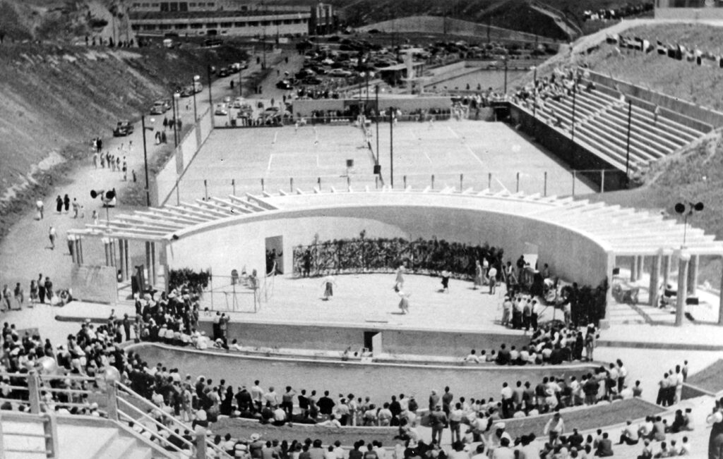 Coliseo Deportivo y Canchas de Tenis de campo en la Ciudad de los Deportes de Guatemala 1950