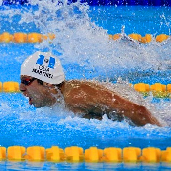 Luis Martínez se inició en la natación cuando tenía 3 años de edad.