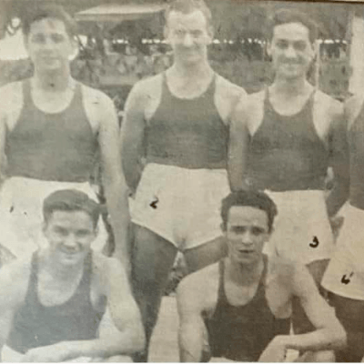 Juan junto al equipo de atletismo del Club Hércules.