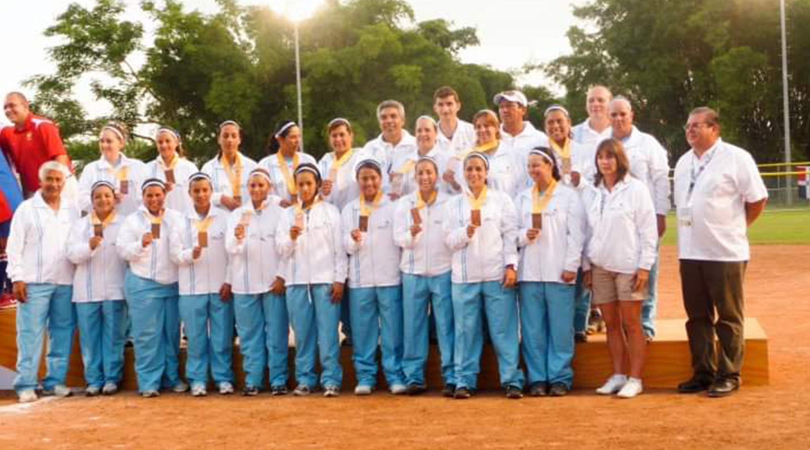 MAYAGÜEZ, un sueño en bronce con sabor a oro, foto grupal del equipo 2010