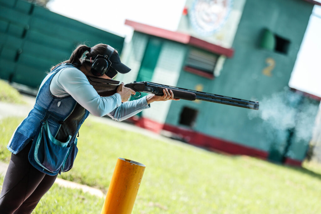 Adriana Ruano - Tiro con Armas de Caza 
El sueño inició en la gimnasia artística, pero la vida dio un giro y la meta llegó en el Tiro con Armas de Caza.
 
Esta es solo una parte de la inspiradora historia de Adriana Ruano, quien conquistó la medalla de oro y obtuvo la clasificación a París 2024 en los XIX Juegos Panamericanos, Santiago 2023.