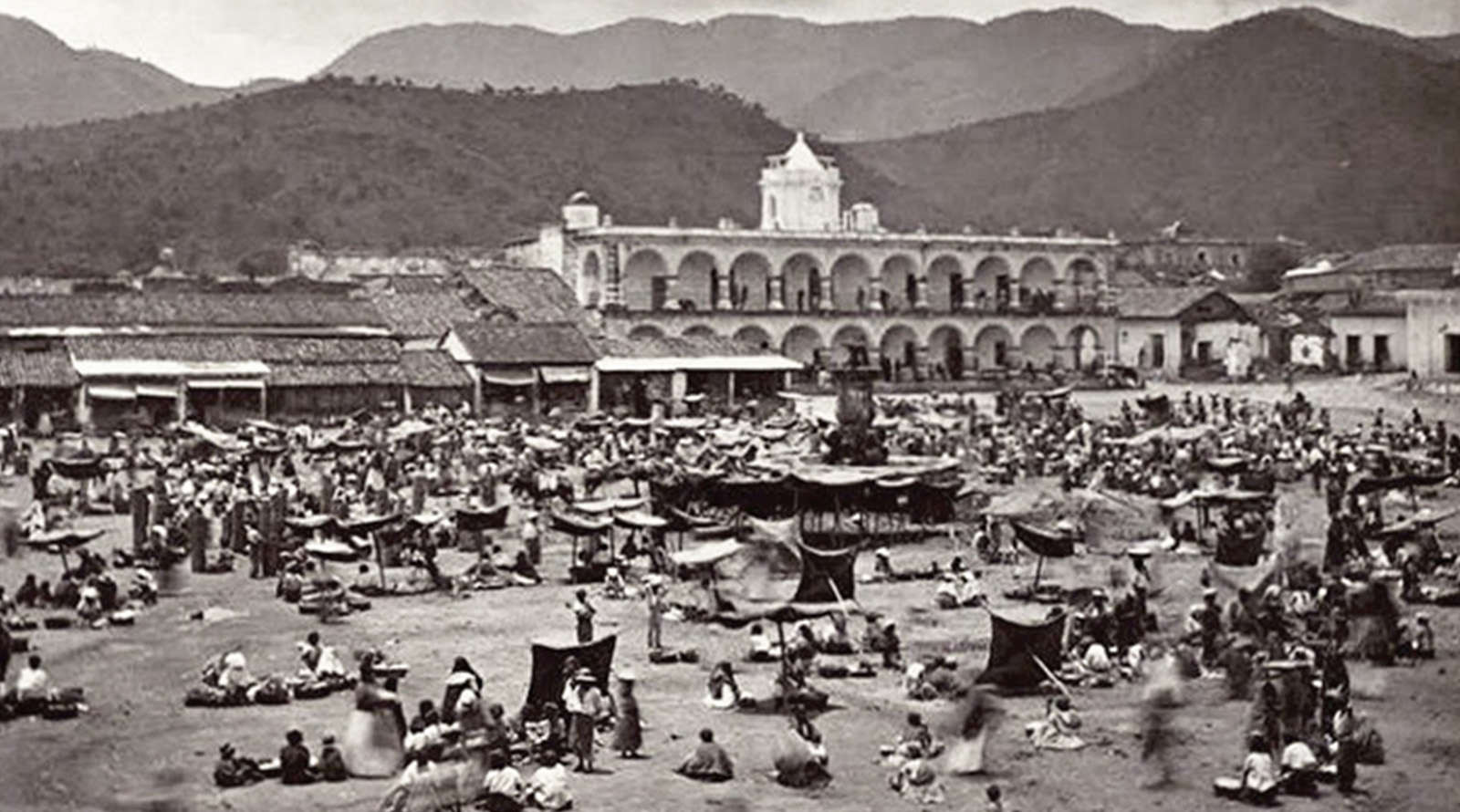 Plaza Central de la ciudad de Santiago de los Caballeros en 1875. (Foto: Elliott J. Bonilla)