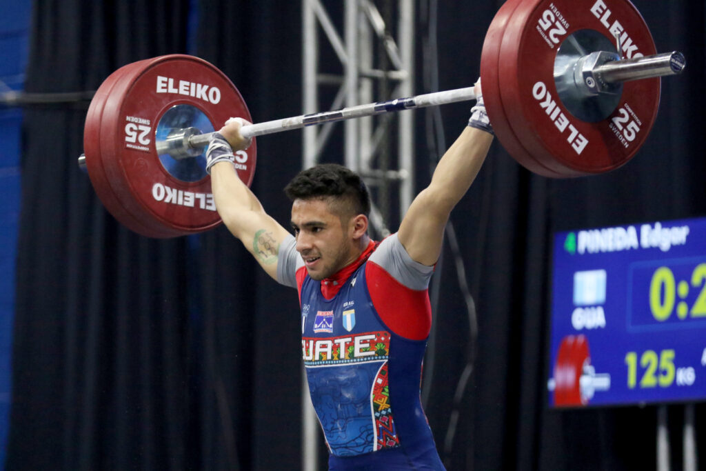 El guatemalteco Édgar Pineda Zeta logró dos medallas, plata y bronce, en la categoría -67 kilogramos, en el evento que tiene lugar en el Coliseo Deportivo.