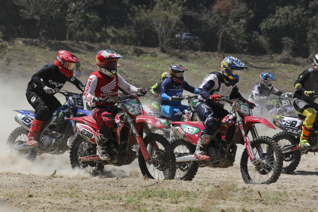 El fin de semana del 24 y 25 de febrero se realizó la primera fecha del Campeonato Nacional de Motocross, en la nueva Pista VAS TRAXX, en San Miguel Petapa.