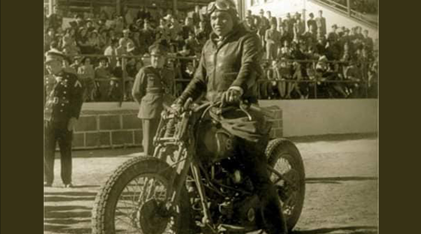 Carreras de motos en el Hipódromo del Sur (dónde hoy está la salida del aeropuerto)