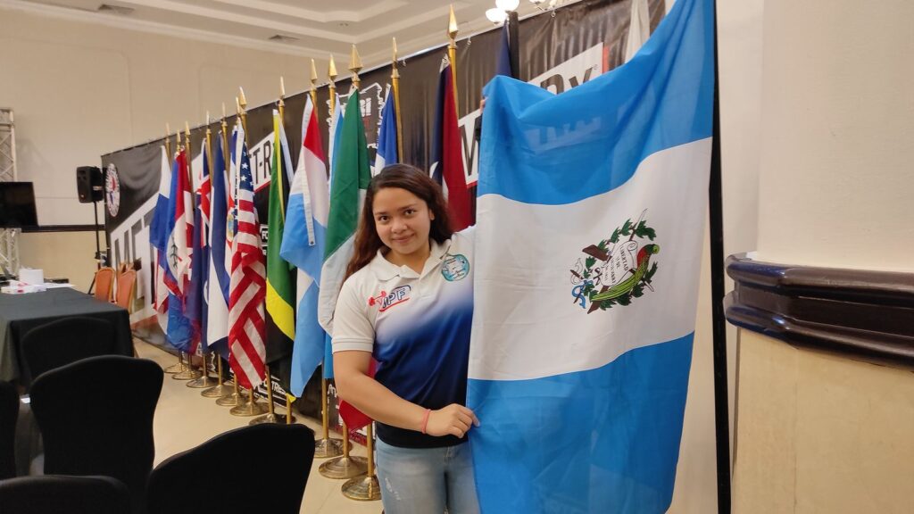 Ericka Dávila, atleta guatemalteca de levantamiento de potencia.