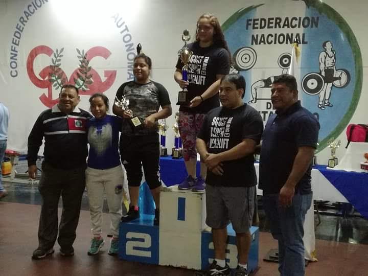 Ericka Dávila, atleta guatemalteca de levantamiento de potencia.