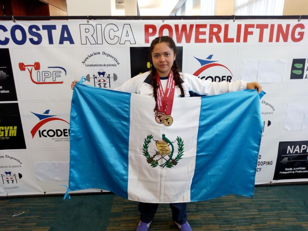 Ericka Dávila, atleta guatemalteca de levantamiento de potencia.