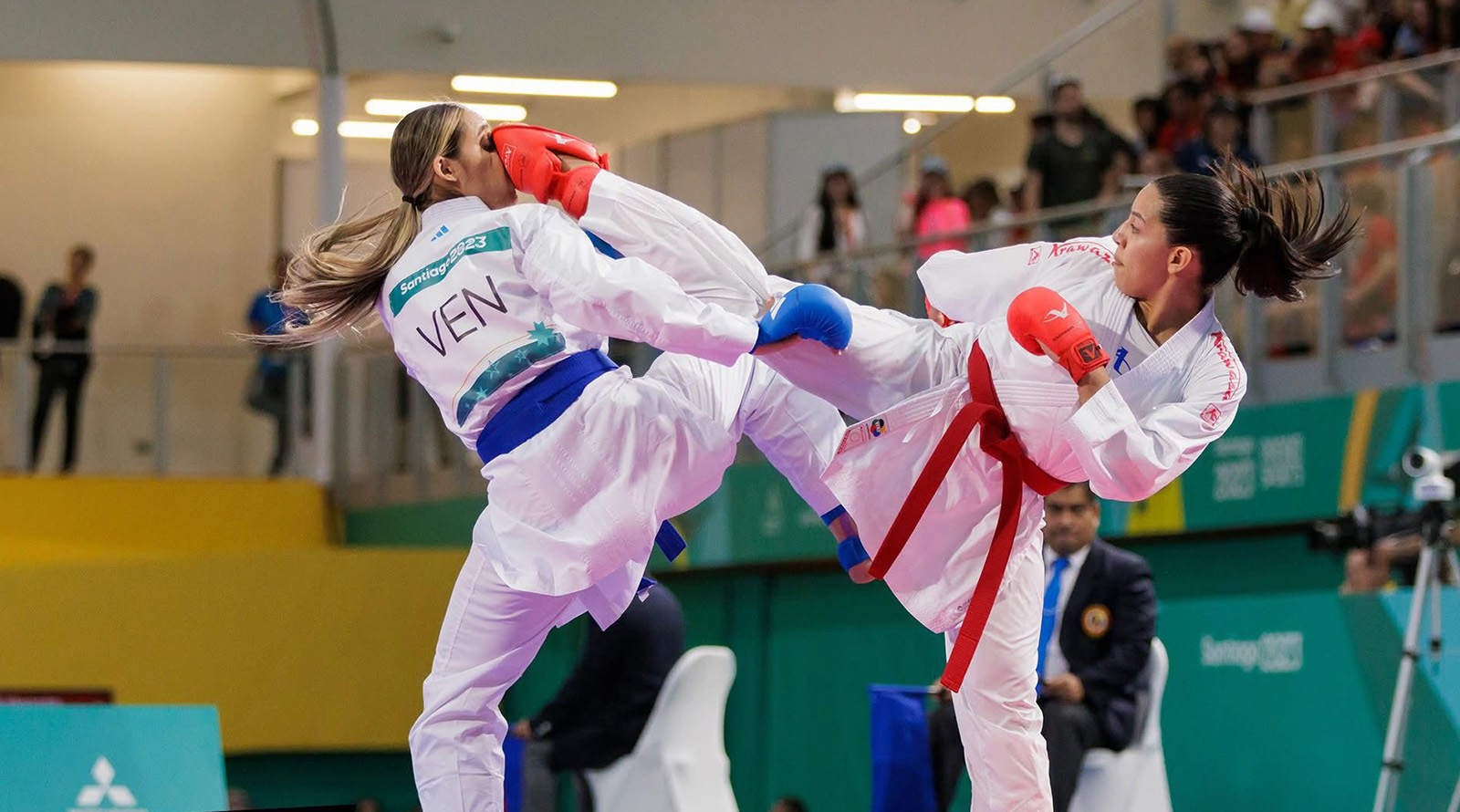 María Renée Wong durante una competencia de Karate Do