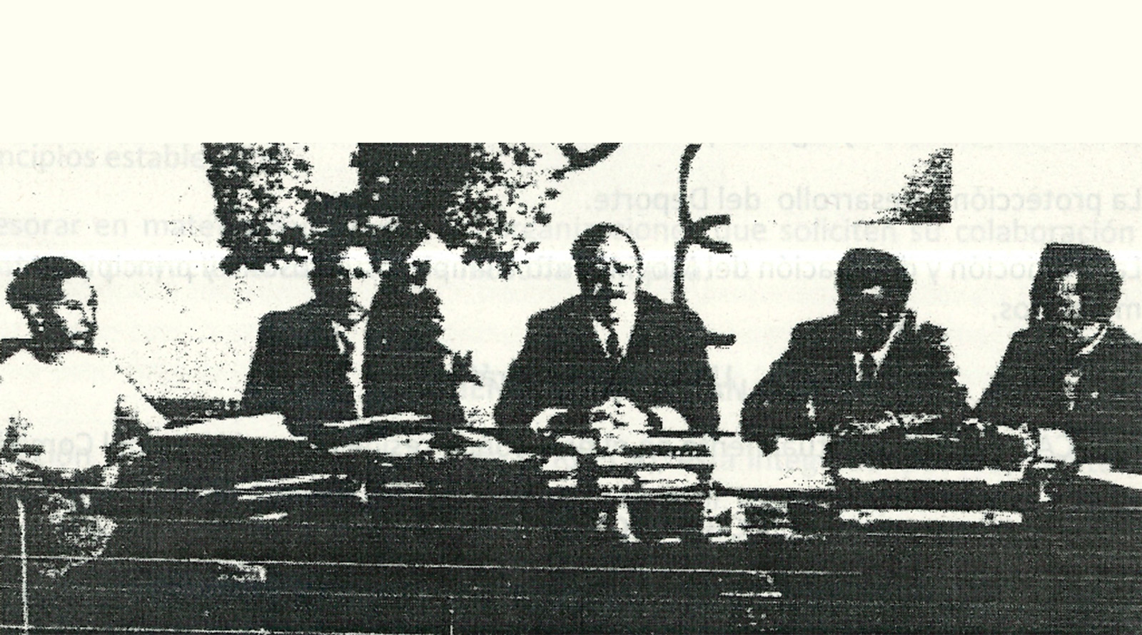 En el centro de esta fotografía Primer Presidente de ORDECA Luis Canela Guitérrez, extremo izquierdo, la Primer Secretaria Ingrid Keller.