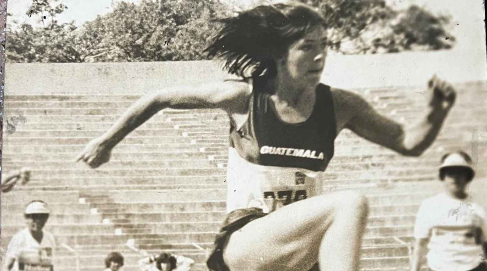 Amapola Arimany poseedora del récord nacional de los 100 metros con vallas, alcanzando una marca de 14.19 segundos en el Campeonato Iberoamericano de México en 1988