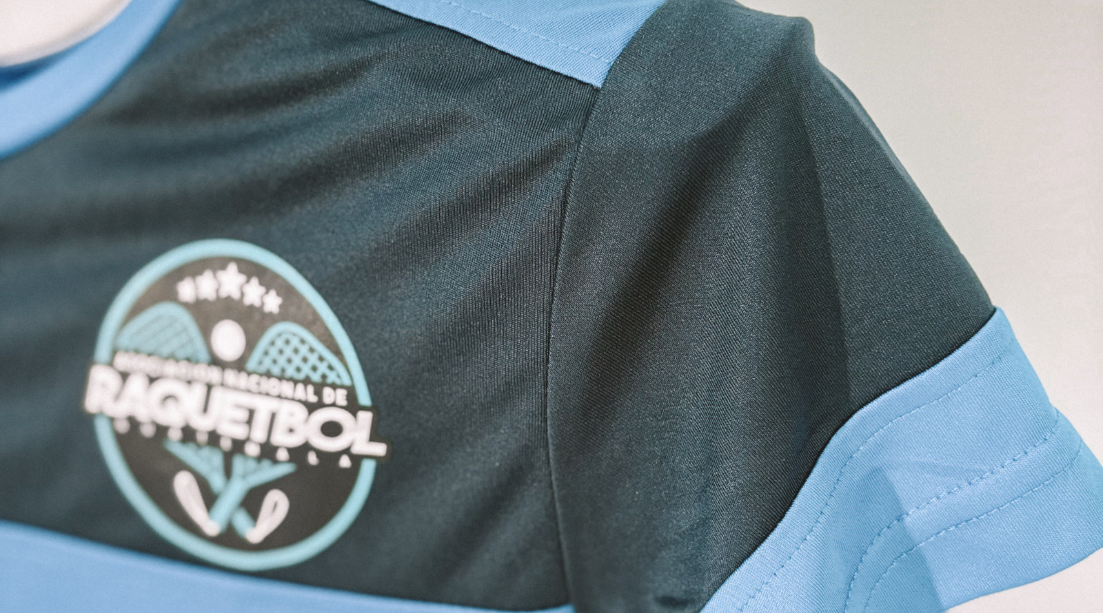 Playera de Ana Gabriela Martínez, altleta guatemalteca de la Asociación de Raquetbol