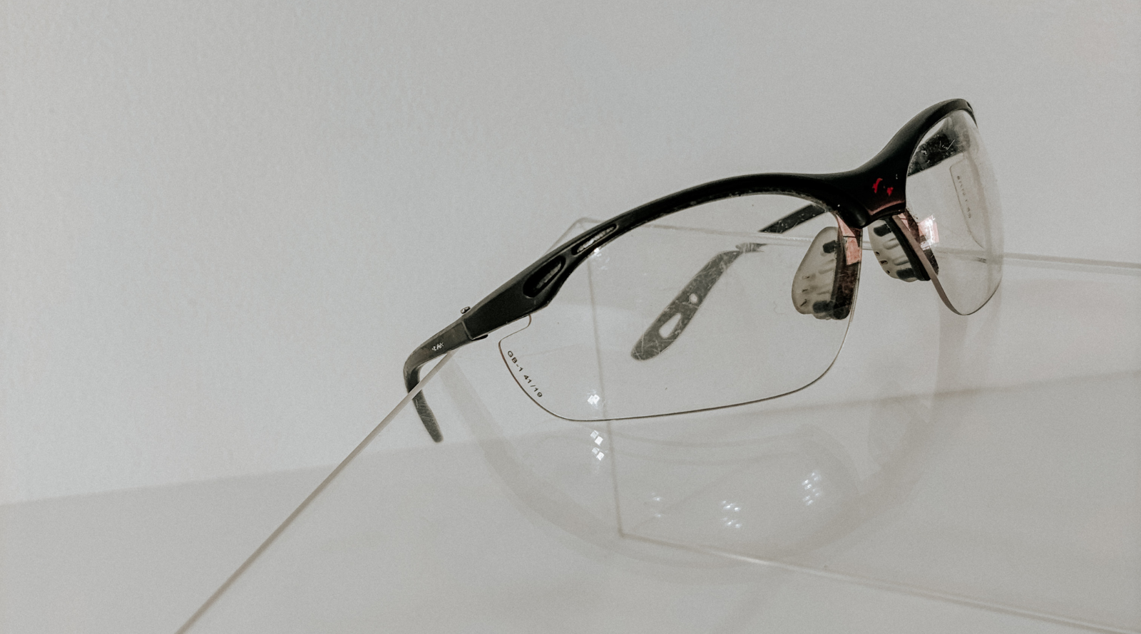 Lentes de Edwin Galicia, altleta guatemalteca de la Asociación de Raquetbol